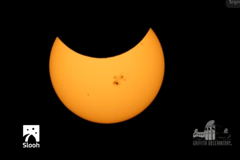 Slooh Solar Eclipse 10-24-14 3